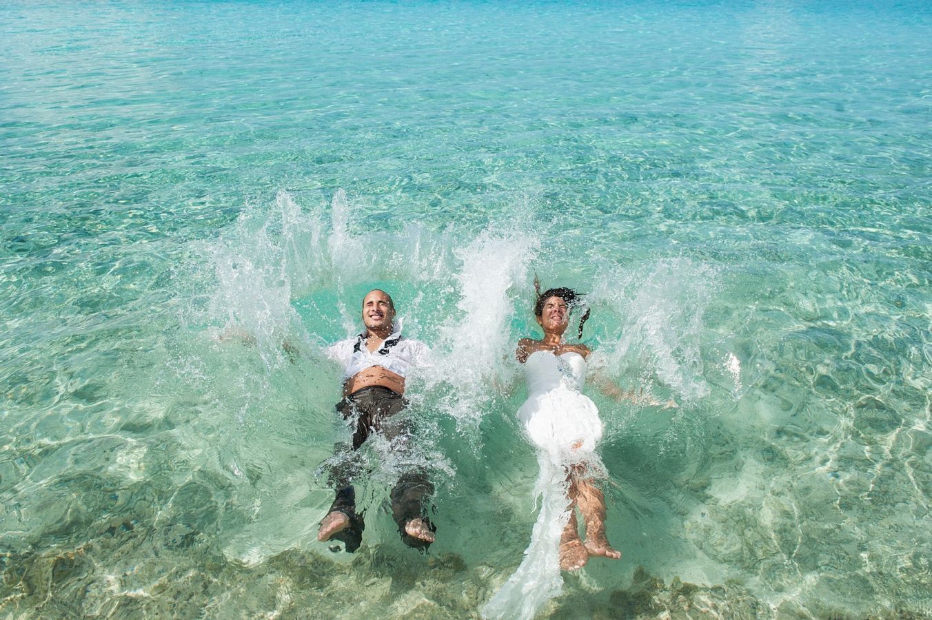 Photographer trash the dress bora bora