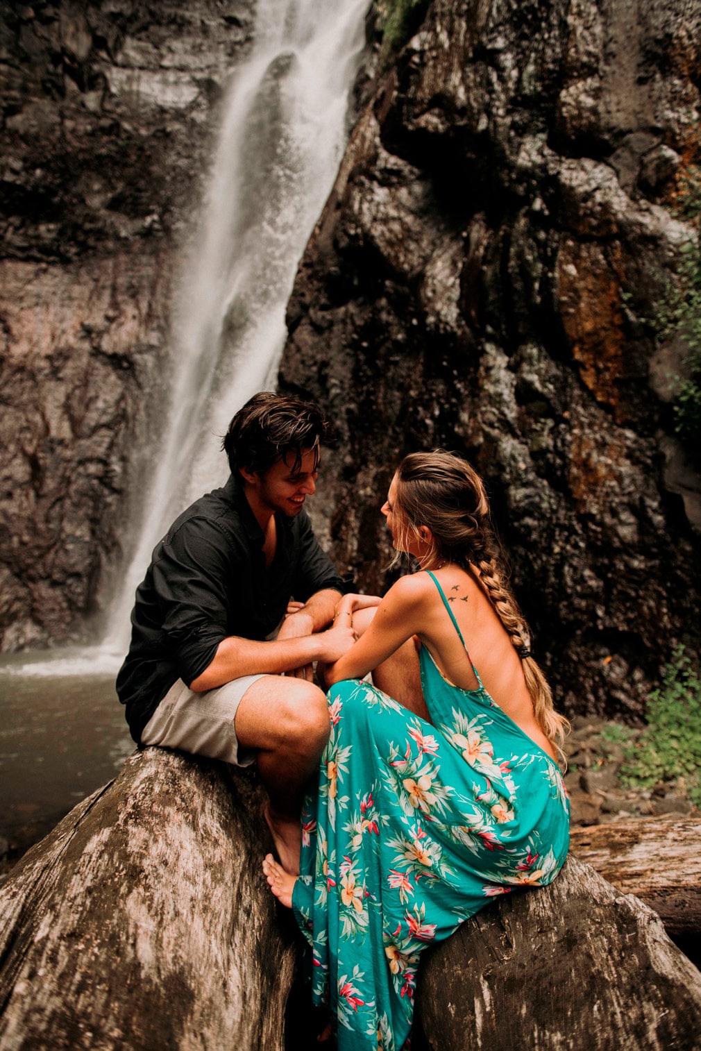 Photos de couple dans la foret tropicale de Tahiti - MG Photographe tahiti