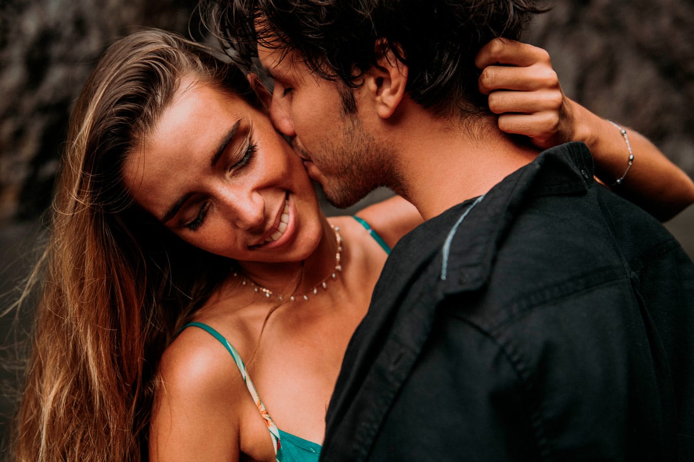 Photos de couple dans la foret tropicale de Tahiti - MG Photographe tahiti