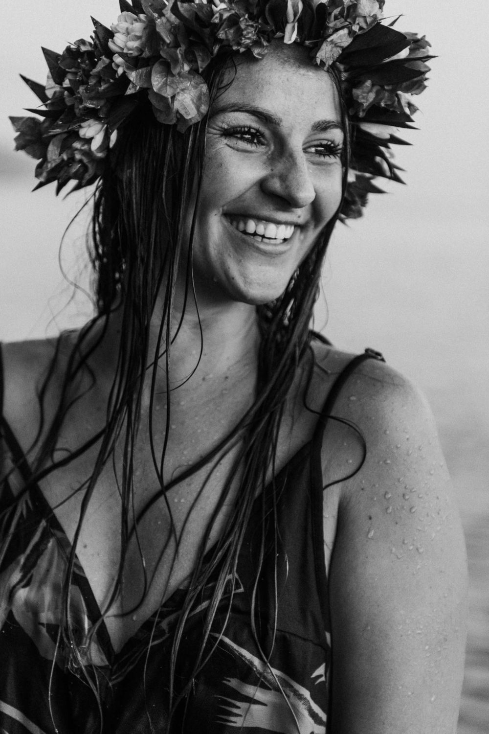 Fun couple photoshoot in Tahiti
