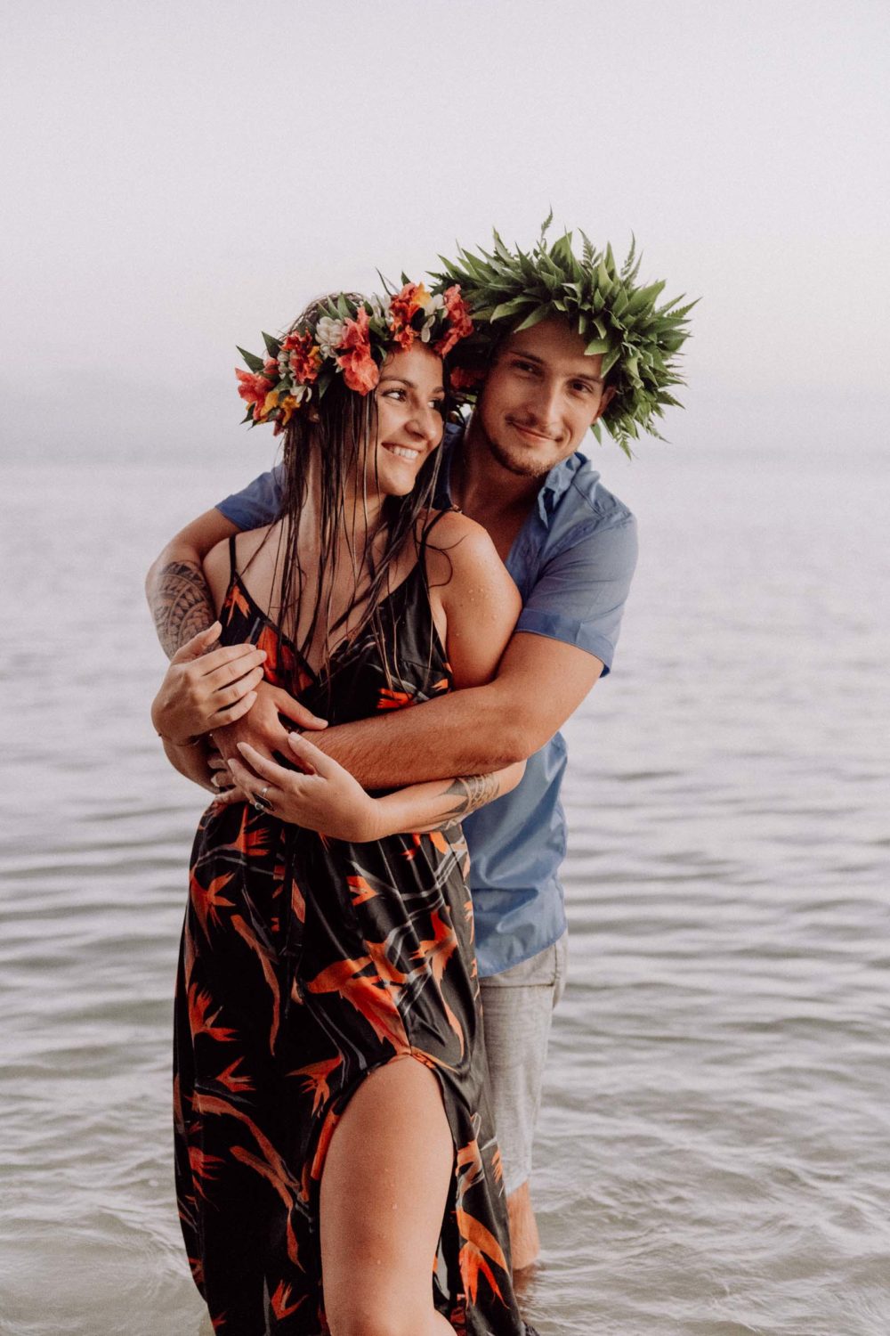 Fun couple photoshoot in Tahiti