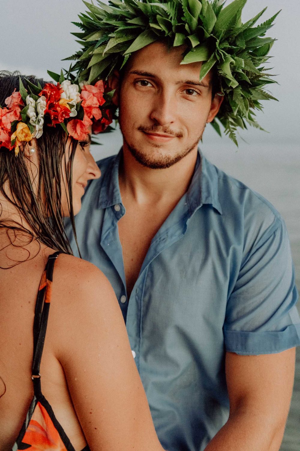 Fun couple photoshoot in Tahiti