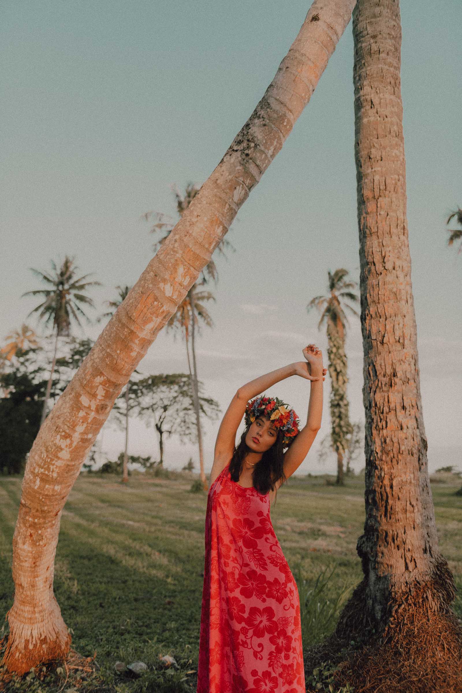 Séance photo sous les cocotiers à Tahiti