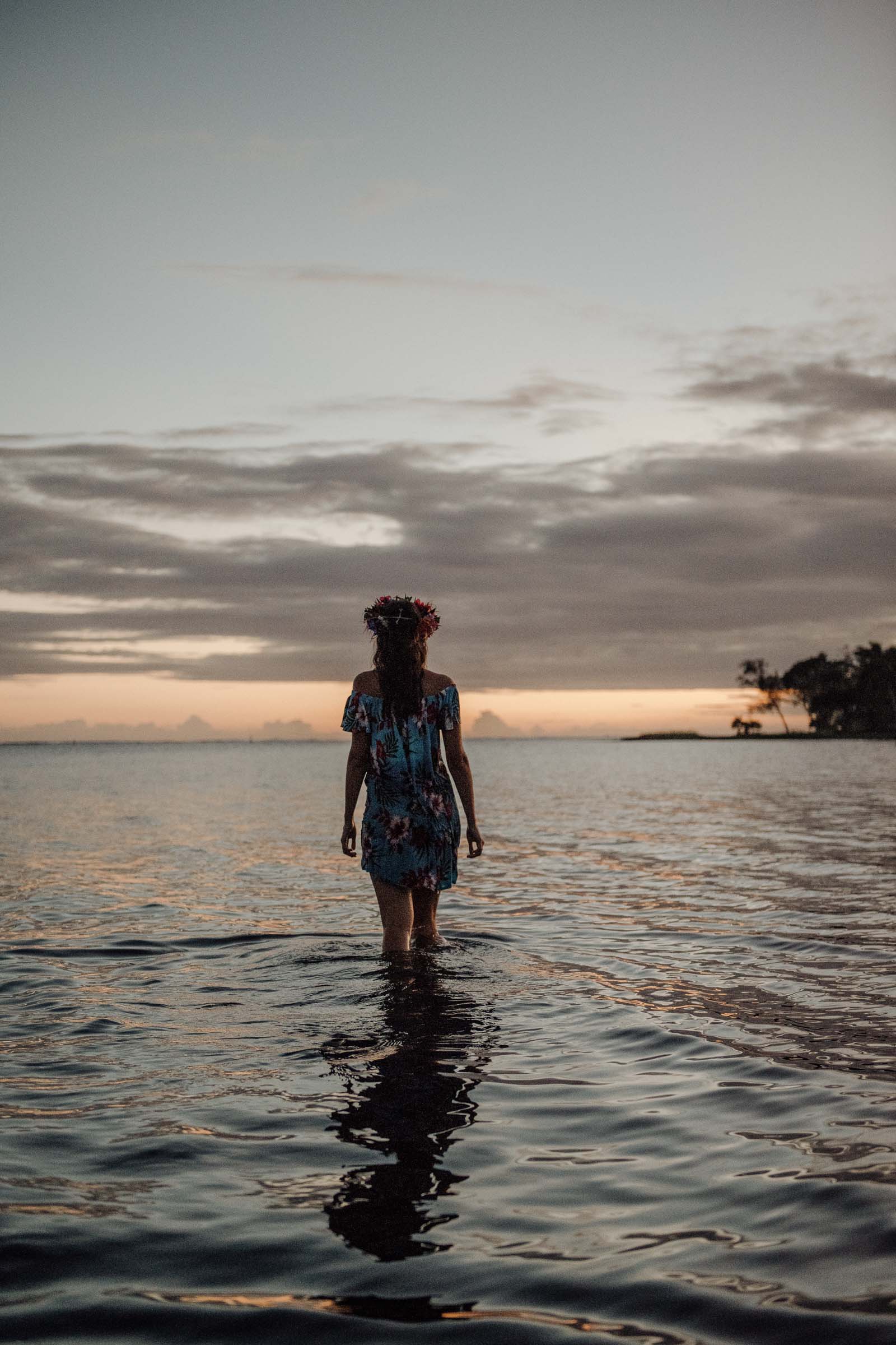 Séance photo sous les cocotiers à Tahiti