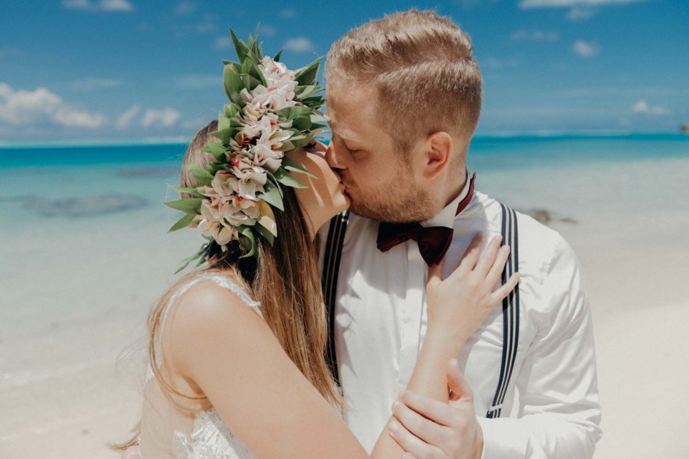 Couple photoshoot main island Bora Bora
