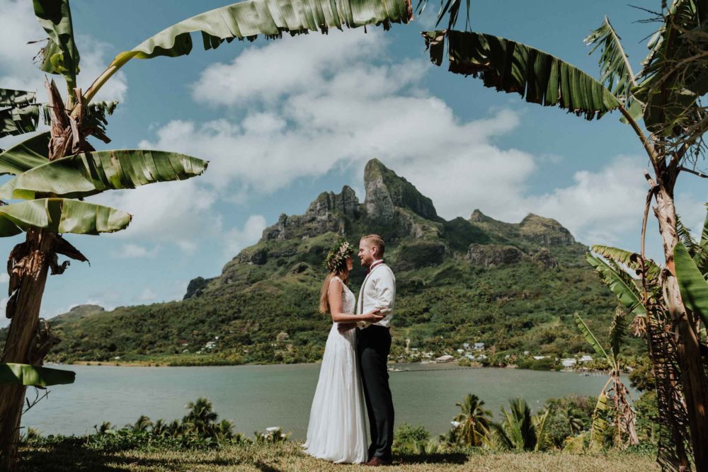 Couple photoshoot main island Bora Bora