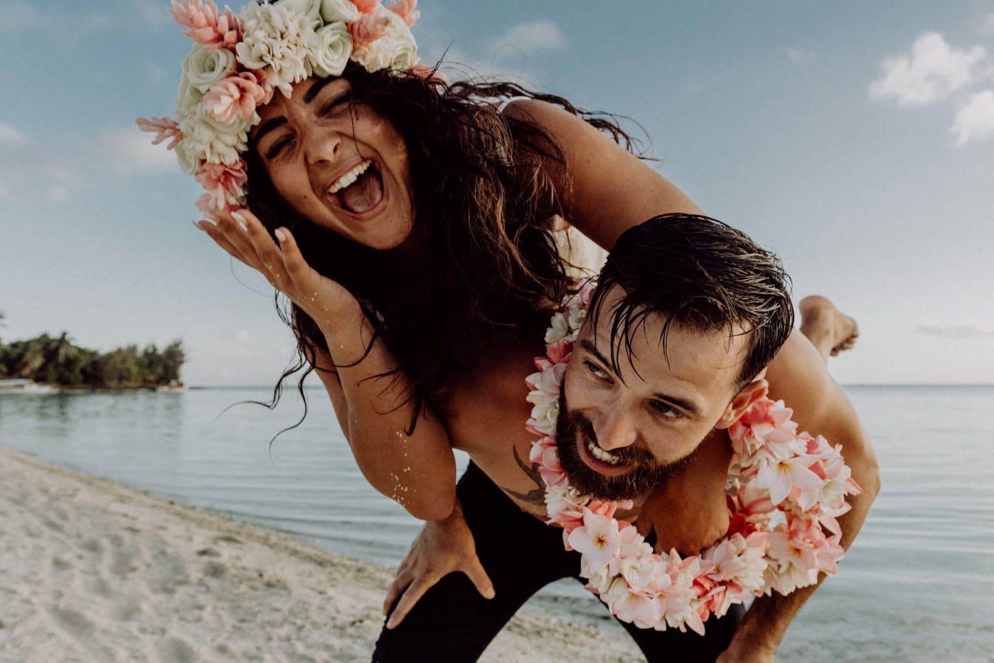 Séance photo couple plage matira bora bora