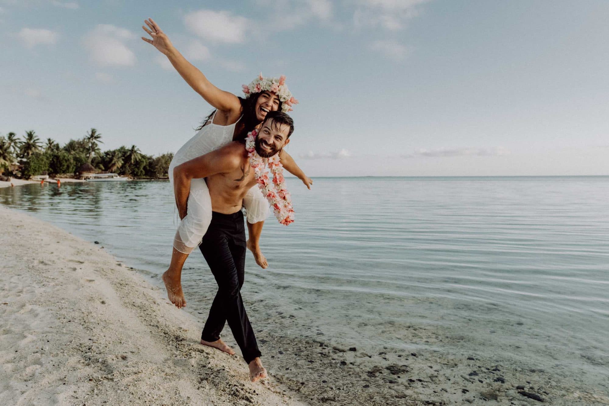 Séance photo couple plage matira bora bora