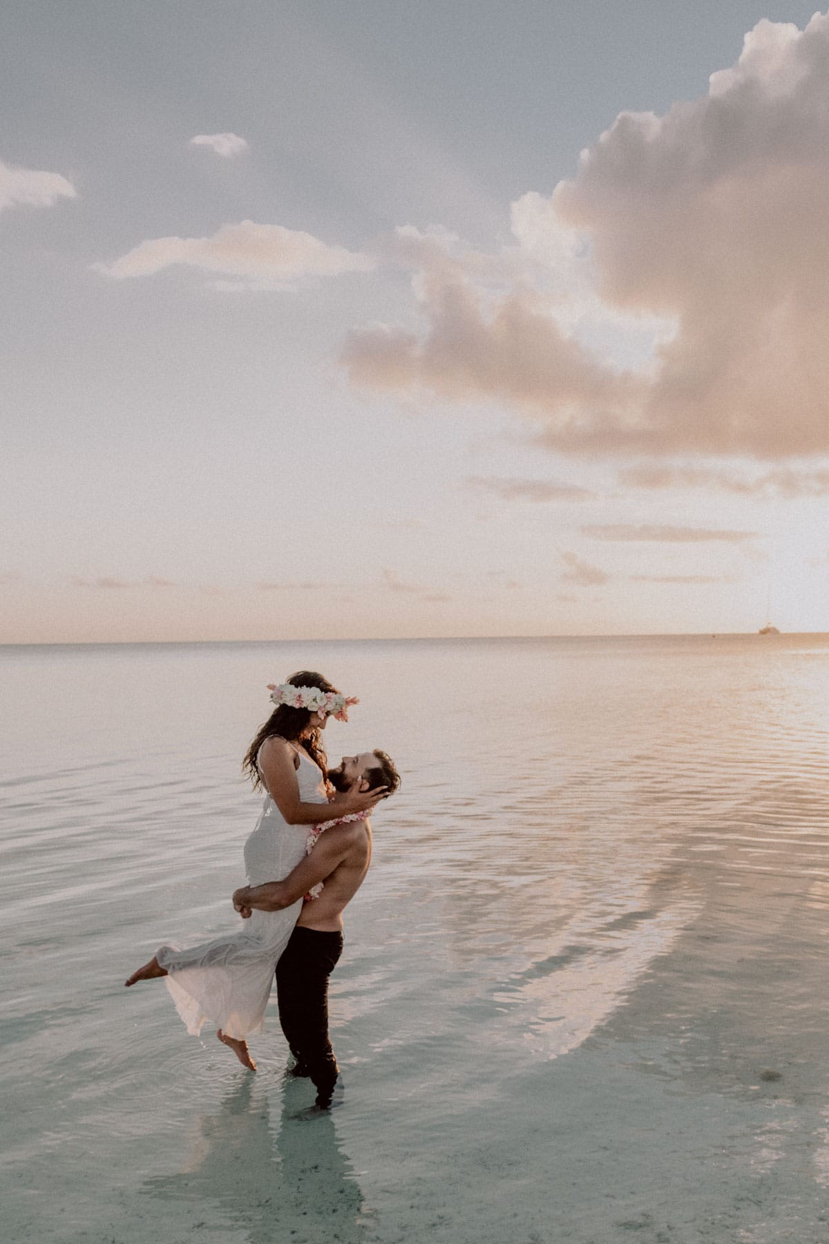 Séance photo couple plage matira bora bora