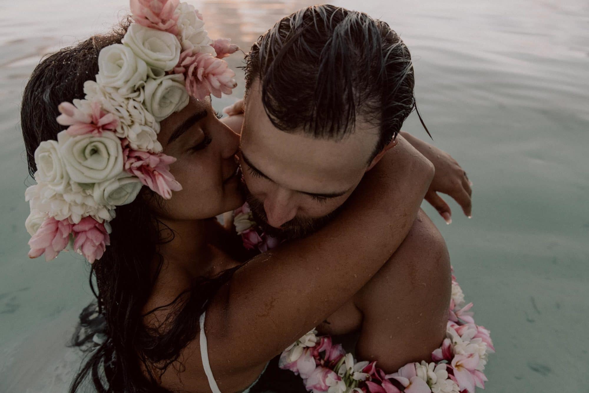 Séance photo couple plage matira bora bora