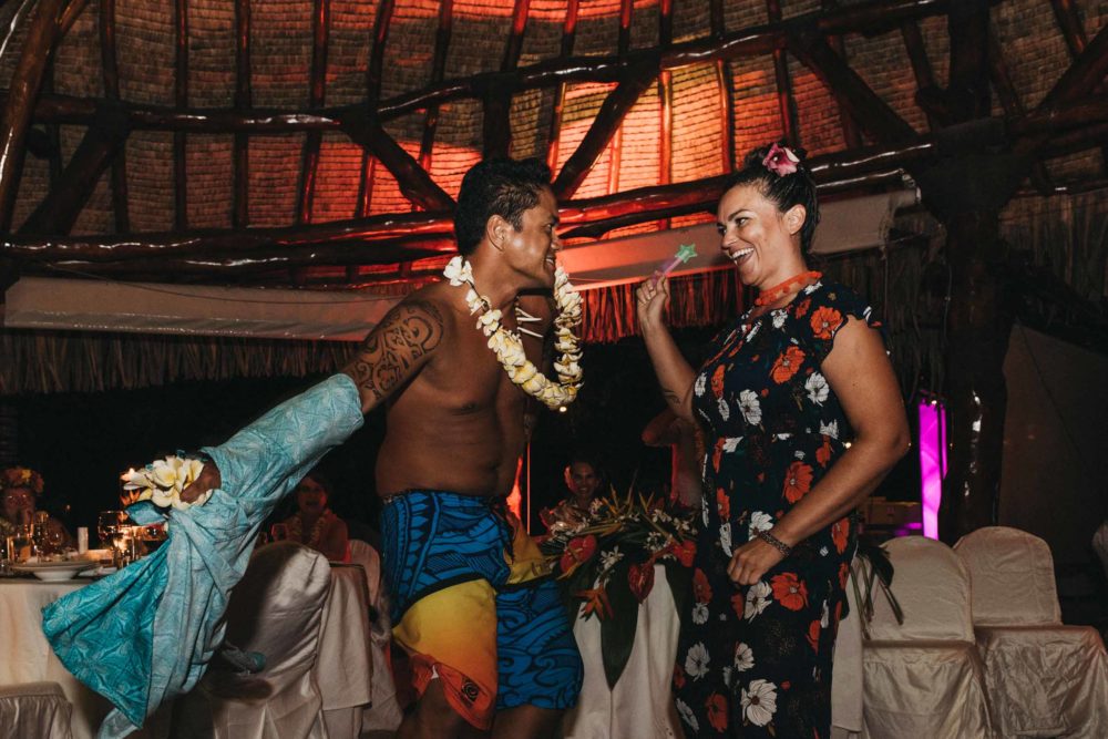 Wedding photographer sofitel moorea
